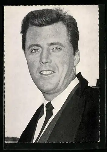 AK Schauspieler Edward Byrnes (Kookie) im Anzug