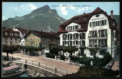 AK Gersau, Hotel und Pension Bellevue mit Uferstrasse und Berggipfel