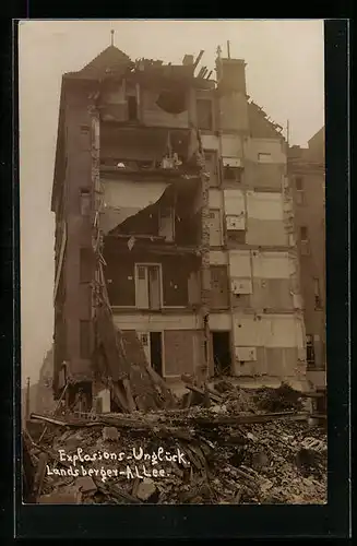 Foto-AK Berlin Lichtenberg, Explosions-Unglück an der Landsberger-Allee 1928