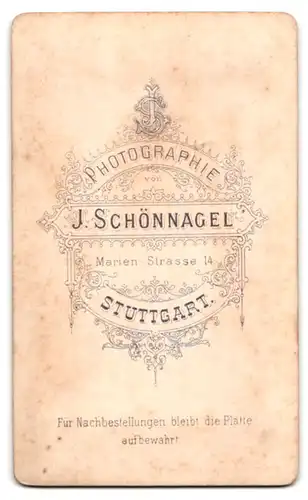 Fotografie J. Schönnagel, Stuttgart, Marienstrasse 14., Dame im Kleid mit schwarzer Spitzenschleife