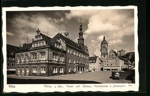 Foto-AK Walter Hahn, Dresden, Nr. 8279: Pirna a. Elbe, Markt mit Rathaus, Marienkirche und Sonnenstein
