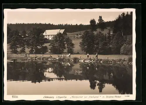 Foto-AK Walter Hahn, Dresden, Nr. 12598: Lichtenberg i. Erzgeb., Forstgasthof zur Schwingerei mit Burgberg-Freibad