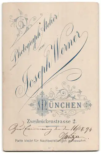 Fotografie Joseph Werner, München, Zweibrückenstrasse 2, eleganter Mann mit Vollbart