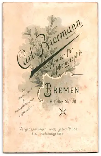 Fotografie Carl Biermann, Bremen, Hutfilterstrasse 38, elegante Dame im hübschen Kleid