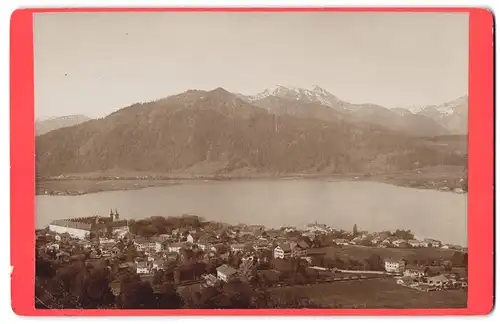 Fotografie unbekannter Fotograf, Ansicht Tegernsee, Blick auf die Stadt mit dem Schloss