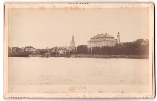 Fotografie Schmidt & Wegener, Kiel, Ansicht Kiel, Blick vom Wasser nach dem Schloss