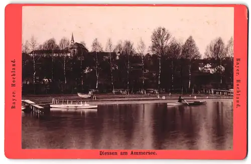 Fotografie Stephan Luger, München, Ansicht Diessen a. Ammersee, Partie am Ufer mit Ruderbootanleger