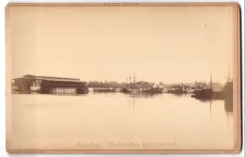 Fotografie Schmidt & Wegener, Kiel, Ansicht Kiel-Gaarden, Blick auf den Hafen mit kaiserliches Proviantamt
