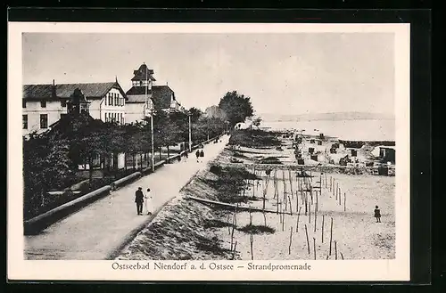 AK Niendorf a. d. Ostsee, Strandpromenade mit Strand