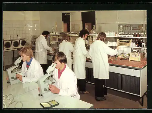 AK Berlin, Pionierpalast Ernst Thälmann, Junge Mikrobiologen