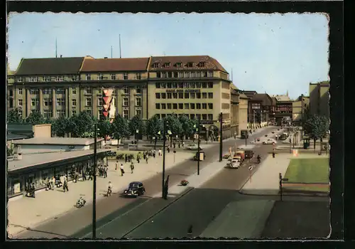 AK Berlin, Friedrichstrasse Ecke Unter den Linden mit Geschäften