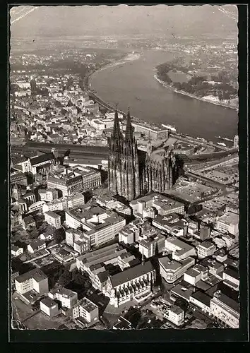 AK Köln am Rhein, Teilansicht mit Dom, Fliegeraufnahme