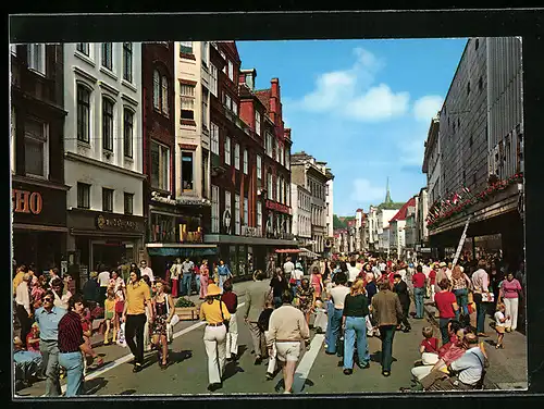 AK Flensburg, Holmstrasse mit Geschäften