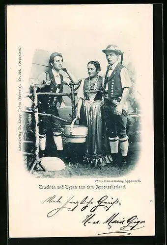 AK Frau mit Männern in Trachten aus dem Appenzellerland