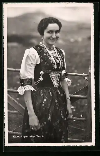 AK Junge Frau in Appenzeller Tracht