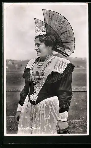 AK Dame in Appenzeller Tracht mit kunstvoller Kopfbedeckung