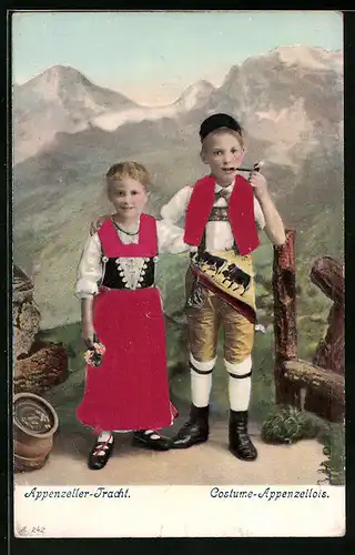 Präge-AK Kleines Paar in Appenzeller Tracht vor Bergkulisse