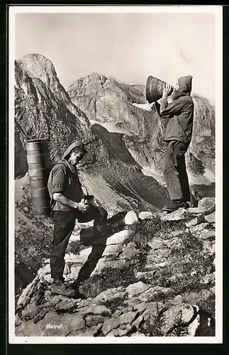 AK Betruf, Zwei Männer beten in den Bergen
