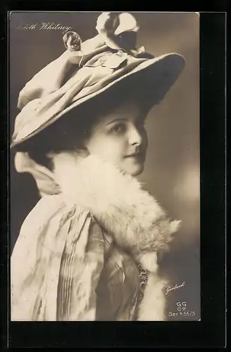 AK Schauspielerin Edith Whitney mit Pelz und Hut