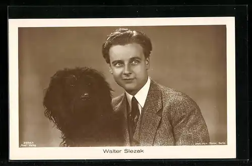 AK Schauspieler Walter Slezak mit schwarzem Hund