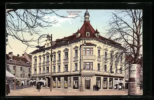 AK Klagenfurt, Obstplatz mit Warenhandlung und Litfasssäule