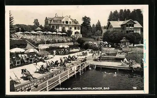 AK Velden a. W., Bad mit Gästen am Hotel Mösslacher
