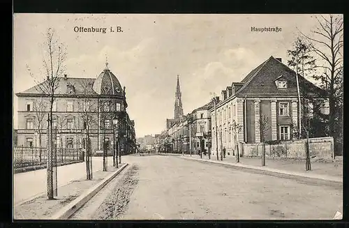 AK Offenburg i. B., Hauptstrasse mit Kirche