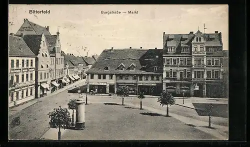 AK Bitterfeld, Markt und Burgstrasse mit Geschäften