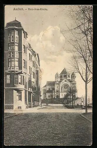 AK Aachen, Strassenpartie mit Herz-Jesu-Kirche