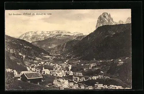 AK St. Ulrich in Gröden, Ortsansicht aus der Vogelschau mit Berggipfel
