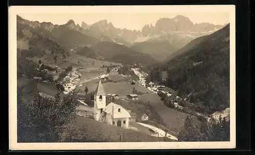 AK St. Cyprian, Ortspartie mit Kirche gegen Rosengarten