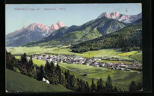 AK Niederdorf /Pustertal, Ortsansicht mit Bergen