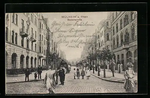 AK Mülheim a. Rhein, Sedanstrasse mit Passanten