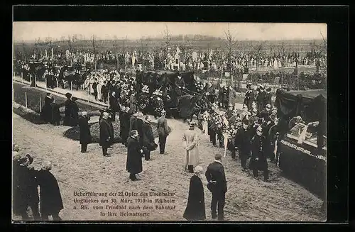 AK Mülheim a. Rh., Überführung der Opfer des Eisenbahn-Unglückes 1910 vom Friedhof nach dem Bahnhof in ihre Heimatorte