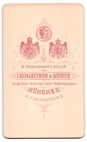 Fotografie Lechleitner & Küster, München, Amalienstr. 6, Portrait stattlicher Herr elegant im Jackett