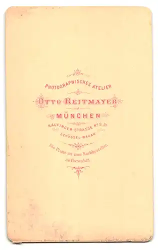 Fotografie Otto Reitmayer, München, Kaufingerstr. 9, schönes Fräulein mit Halskette und Brosche