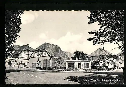 AK Lahde / Weser, Nienburger Strasse mit Hotel