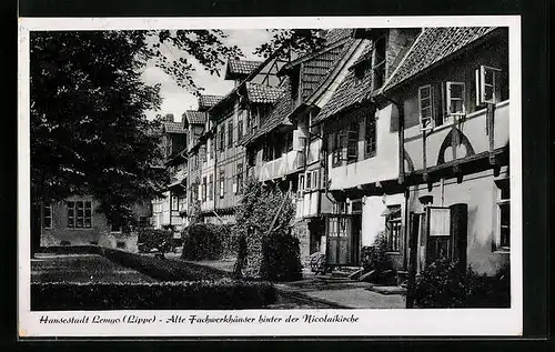 AK Lemgo / Lippe, alte Fachwerkhäuser hinter der Nicolaikirche