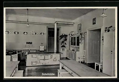 AK Burghausen a. d. Salzach, Haushaltungsschule im Institut der Englischen Fräulein, Schulküche, Innenansicht