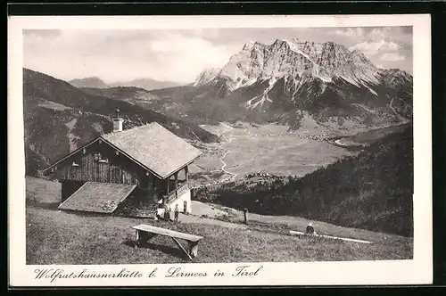 AK Lermoos, Wolfratshausnerhütte mit Blick auf das Gebirge