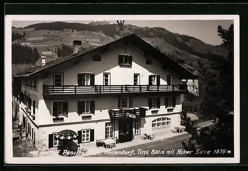 AK Westendorf, Gasthof Post, Vorderansicht mit Blick auf Hohe Salve