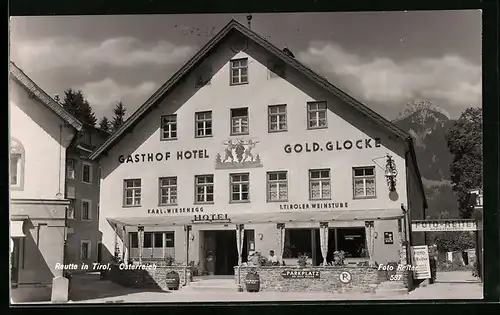 AK Reutte in Tirol, Gasthof-Hotel Gold. Glocke von Karl Wiesenegg