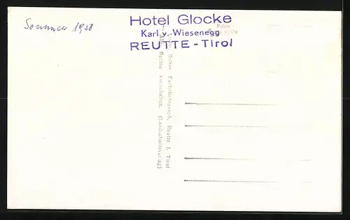 AK Reutte in Tirol, Gasthof-Hotel Gold. Glocke von Karl Wiesenegg