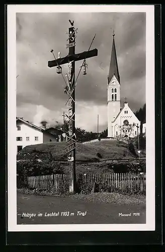 AK Holzgau im Lechtal, Kirche mit Flurkreuz