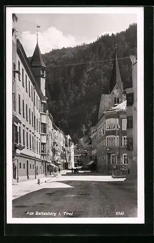 AK Rattenberg, Strassenpartie mit Passanten
