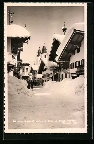 AK St. Johann, Speckbacherstrasse mit Geschäften im Schnee