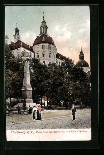 AK Neuburg a. D., Partie beim Kriegerdenkmal und Blick auf Schloss