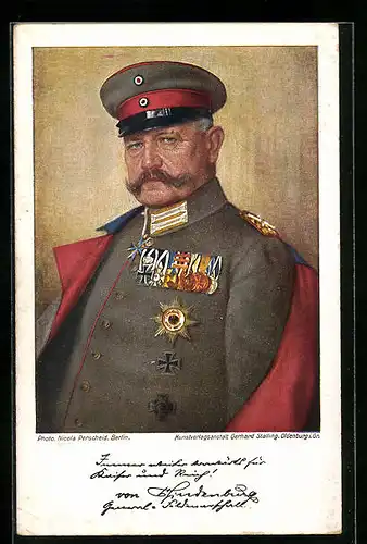 AK Paul von Hindenburg in Portrait, uniformiert mit Abzeichen