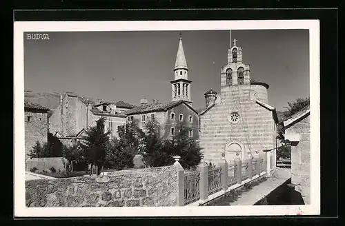 AK Budva, Ortspartie mit Kirche