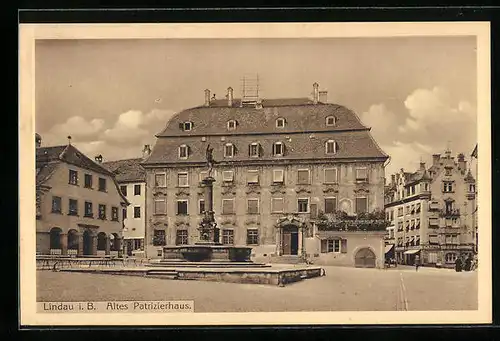 AK Lindau i. B., Altes Patrizierhaus mit Brunnen